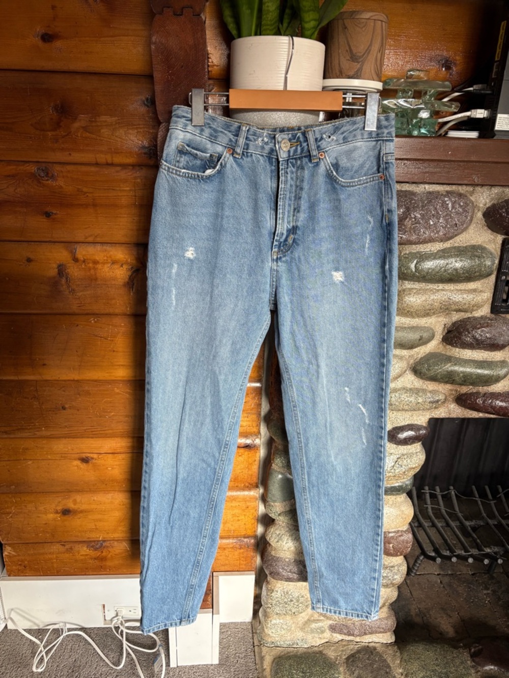 Urban Outfitters BDG Mom Jeans High Rise Distressed Light Wash Denim Women’s W26